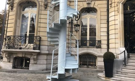 Potongan Tangga Spiral Menara Eiffel Asli Siap Dilelang Di Paris