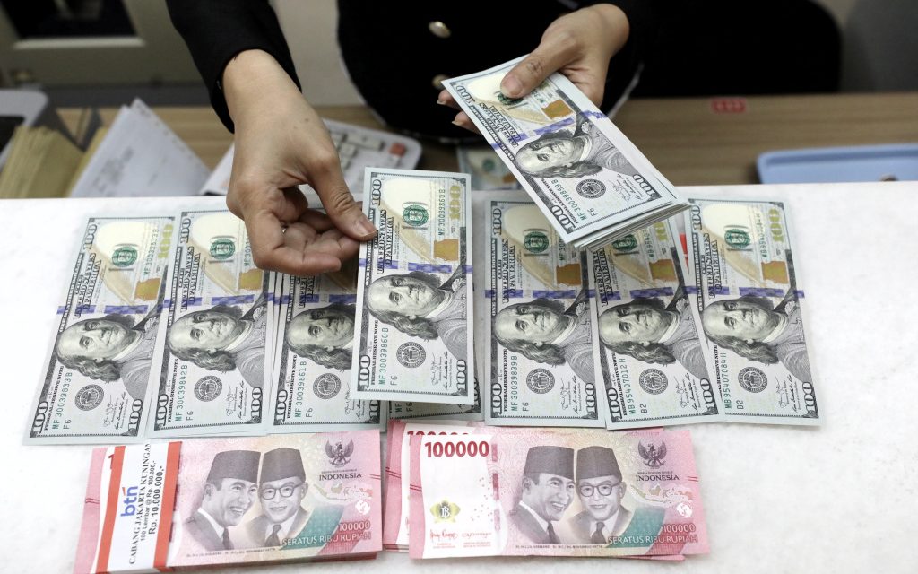 Rupiah Tertekan Di Prediksi Tembus Rp17.020 Per Dollar AS