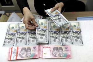 Rupiah Tertekan Di Prediksi Tembus Rp17.020 Per Dollar AS