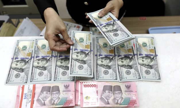 Rupiah Tertekan Di Prediksi Tembus Rp17.020 Per Dollar AS