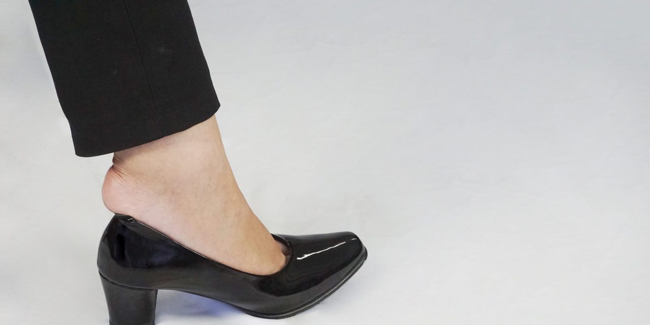 Solusi Sepatu Kekecilan Dengan Kantong Air Dan Freezer