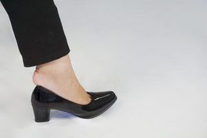 Solusi Sepatu Kekecilan Dengan Kantong Air Dan Freezer