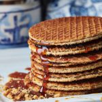 Stroopwafel Belanda, Gaufre Tipis Isi Karamel Teman Minum Kopi