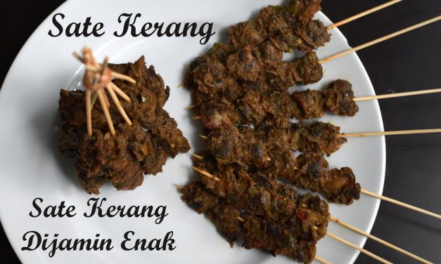 Menikmati Sate Kerang Khas Medan Berbumbu Kelapa Gongseng