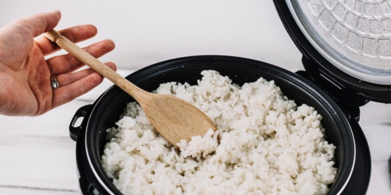 Trik Nasi Bebas Lengket: Oles Minyak Kelapa Di Rice Cooker