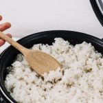Trik Nasi Bebas Lengket: Oles Minyak Kelapa Di Rice Cooker