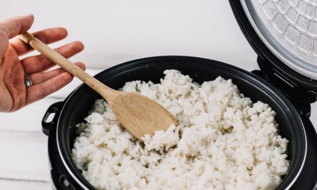 Trik Nasi Bebas Lengket: Oles Minyak Kelapa Di Rice Cooker