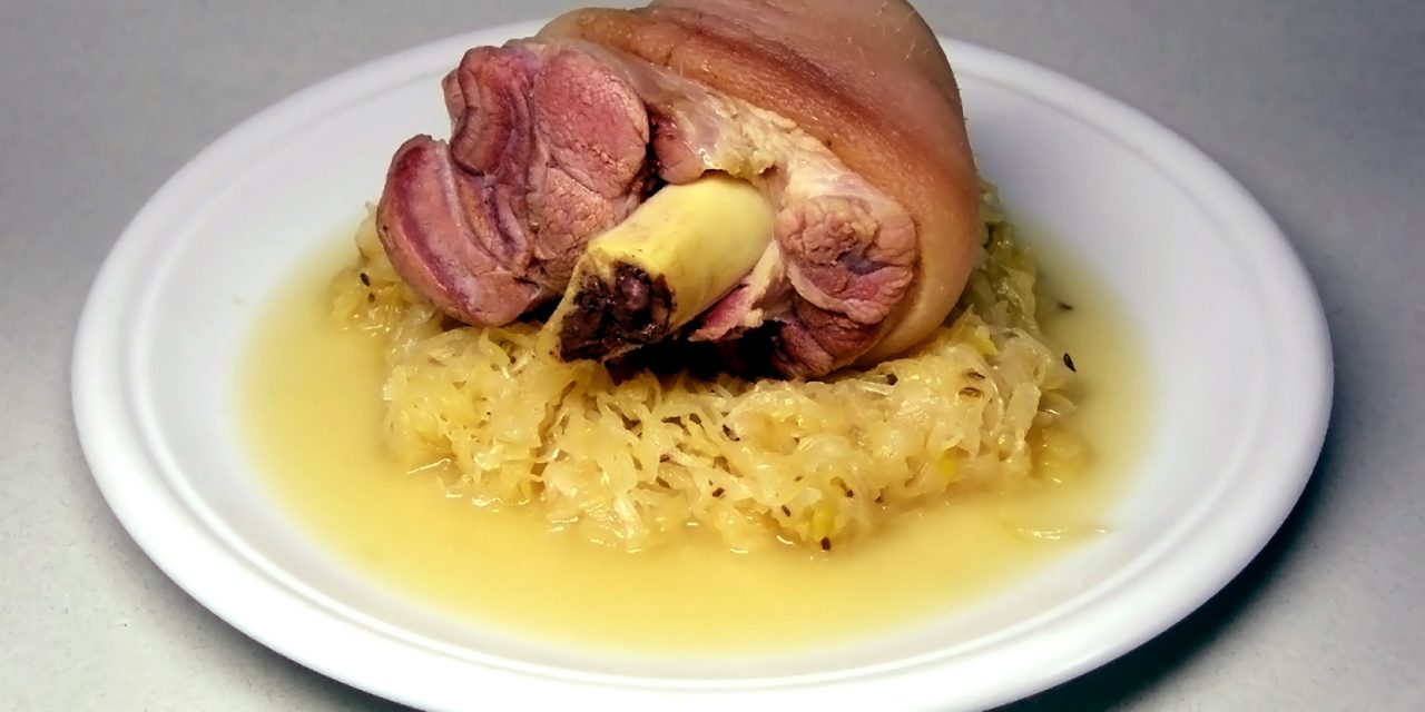 Eisbein Khas Jerman: Paha Babi Rebus, Sauerkraut, Dan Kentang