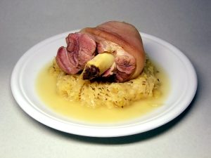 Eisbein Khas Jerman: Paha Babi Rebus, Sauerkraut, Dan Kentang