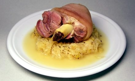 Eisbein Khas Jerman: Paha Babi Rebus, Sauerkraut, Dan Kentang