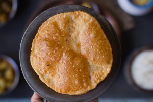 Kachori India: Sensasi Kacang Rempah Dan Saus Tamarind