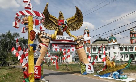 Hias Gapura Dan Promo Transportasi Umum Jelang 17 Agustus