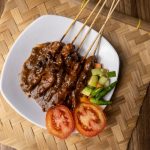 Menjajal Sate Lalat Khas Pamekasan Berbumbu Kacang Kental