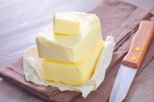 Trik Potong Mentega Beku Secara Presisi Pakai Pisau Hangat