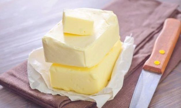 Trik Potong Mentega Beku Secara Presisi Pakai Pisau Hangat