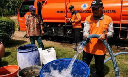 BPBD Jawa Timur Distribusikan Air Bersih Ke Daerah Terdampak