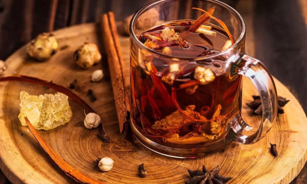 Minum Wedang Uwuh Khas Imogiri: Minuman Penghangat Tubuh
